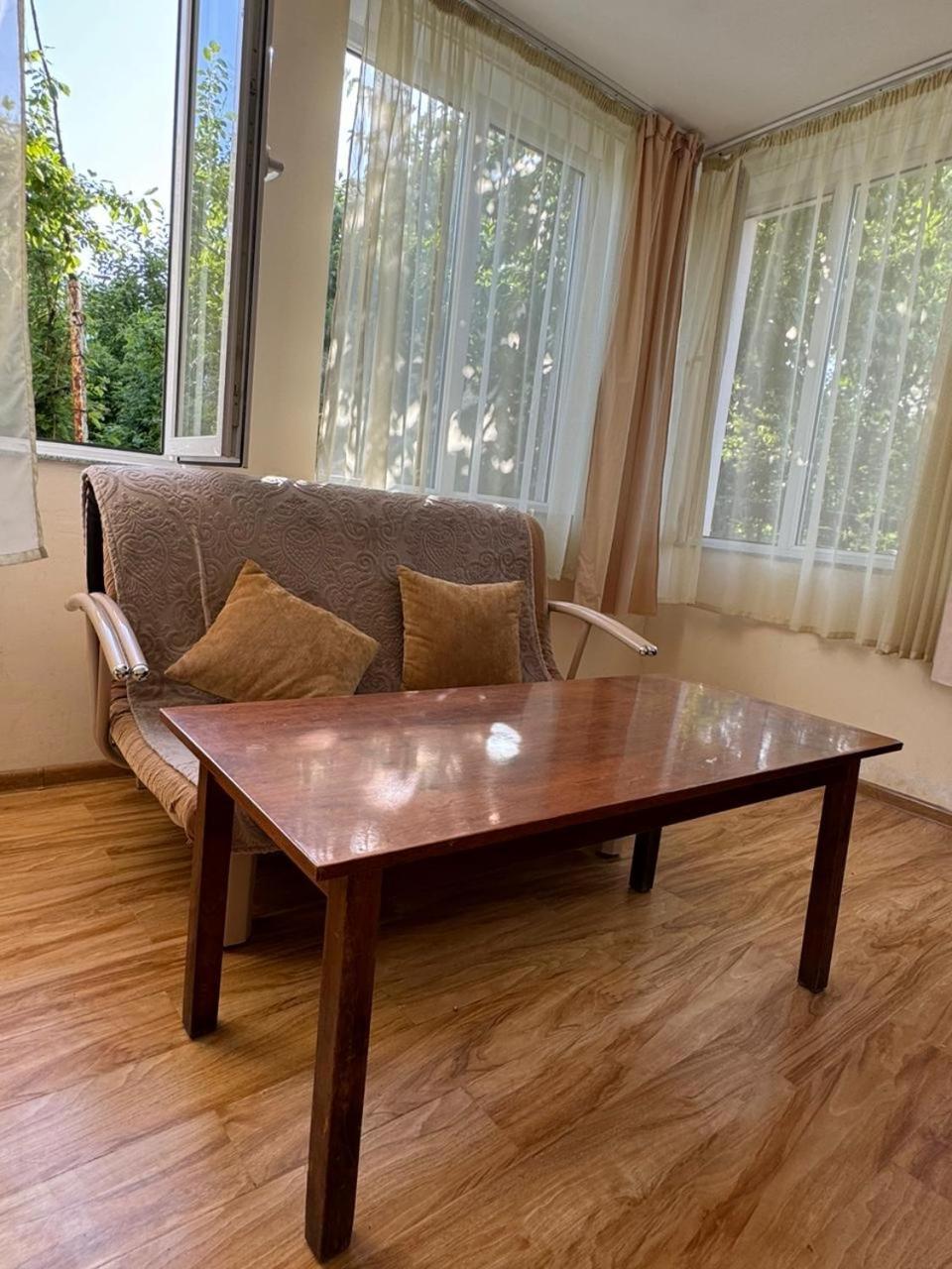 Center Hotel Gorisz Kültér fotó